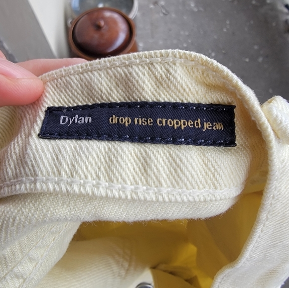 Citizens of Humanity Dylan Drop Rise Cropped Jean in Pale Yellow - Picture 7 of 9